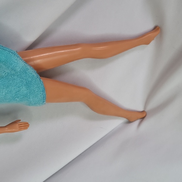Barbie Doll Fun to Dress 1992 Blue Bath Towel Mattel Played with - Picture 4 of 8